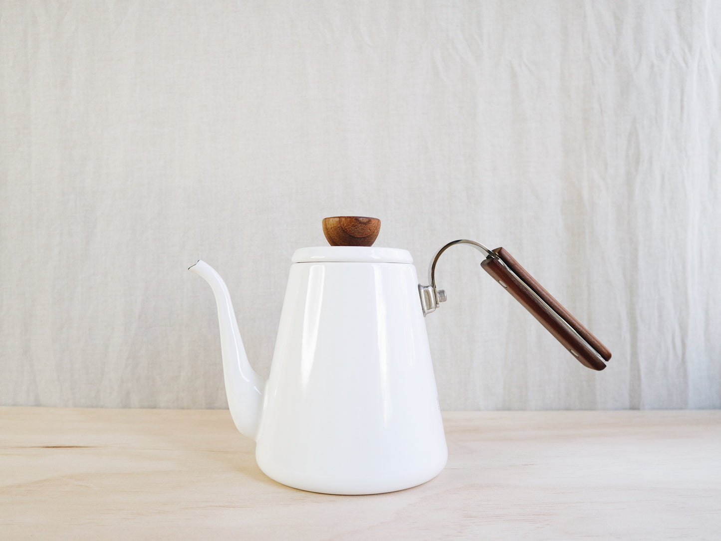 Hario Bona Enamel Coffee Kettle 0.8L